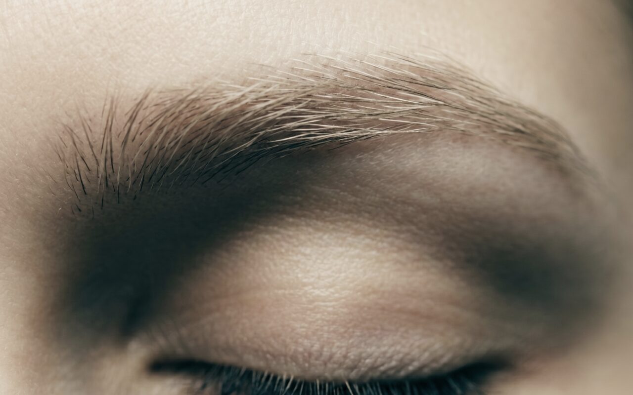 Brows before tint service