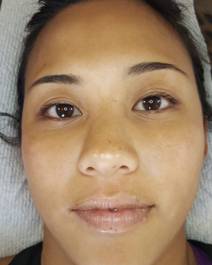 Client's natural lashes before a classic extension set
